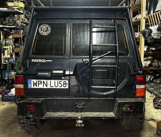 Синий Ниссан Патрол, объемом двигателя 2.8 л и пробегом 300 тыс. км за 6900 $, фото 4 на Automoto.ua