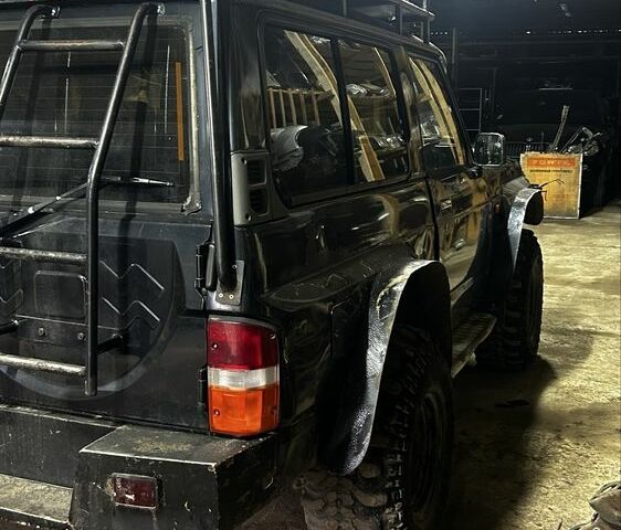 Синий Ниссан Патрол, объемом двигателя 2.8 л и пробегом 300 тыс. км за 6900 $, фото 6 на Automoto.ua