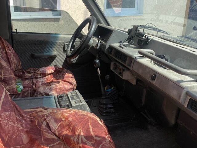 Синий Ниссан Патрол, объемом двигателя 2.8 л и пробегом 221 тыс. км за 2500 $, фото 2 на Automoto.ua