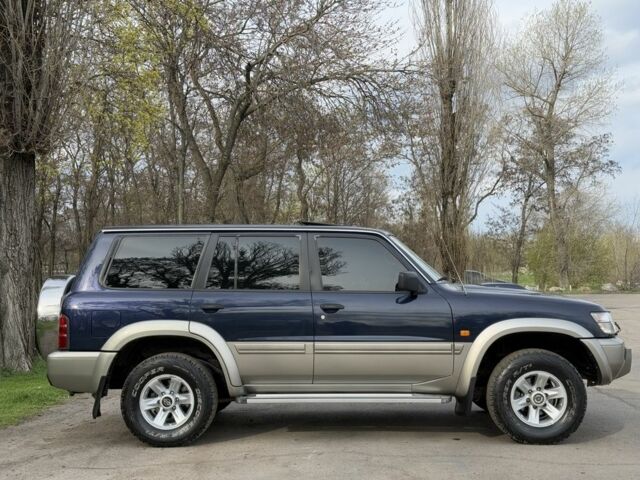 Синий Ниссан Патрол, объемом двигателя 3 л и пробегом 312 тыс. км за 10350 $, фото 7 на Automoto.ua