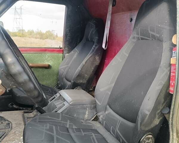 Зеленый Ниссан Патрол, объемом двигателя 3.3 л и пробегом 250 тыс. км за 4750 $, фото 4 на Automoto.ua