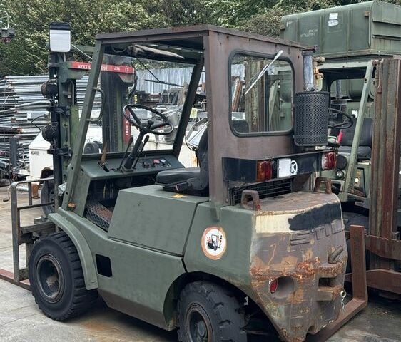 Зеленый Ниссан Патрол, объемом двигателя 3 л и пробегом 300 тыс. км за 7537 $, фото 11 на Automoto.ua