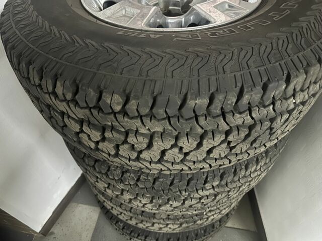 Зеленый Ниссан Патрол, объемом двигателя 4.2 л и пробегом 427 тыс. км за 35000 $, фото 10 на Automoto.ua