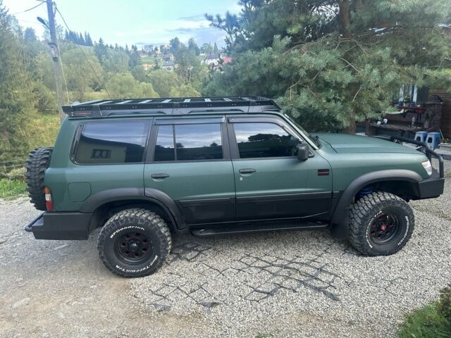 Зеленый Ниссан Патрол, объемом двигателя 4.2 л и пробегом 427 тыс. км за 35000 $, фото 3 на Automoto.ua