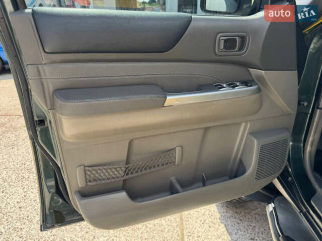 Зеленый Ниссан Патрол, объемом двигателя 4.2 л и пробегом 270 тыс. км за 26800 $, фото 16 на Automoto.ua