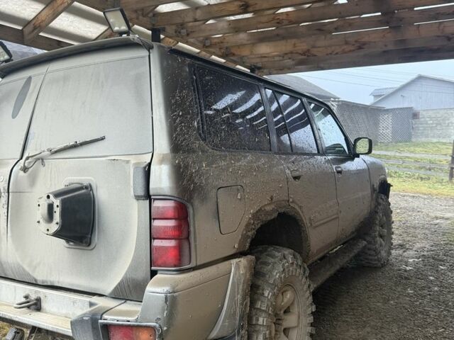 Зеленый Ниссан Патрол, объемом двигателя 2.8 л и пробегом 400 тыс. км за 16000 $, фото 2 на Automoto.ua