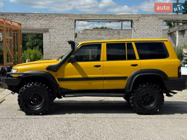 Зеленый Ниссан Патрол, объемом двигателя 4.2 л и пробегом 270 тыс. км за 26800 $, фото 6 на Automoto.ua