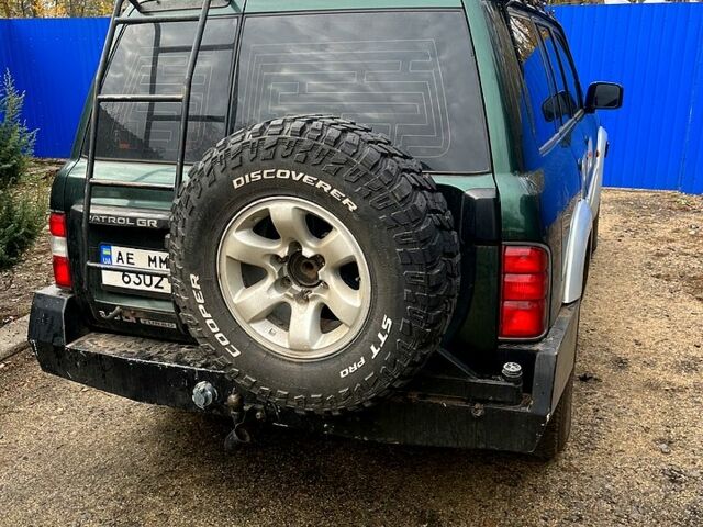 Зелений Ніссан Патрол, об'ємом двигуна 3 л та пробігом 275 тис. км за 11000 $, фото 4 на Automoto.ua