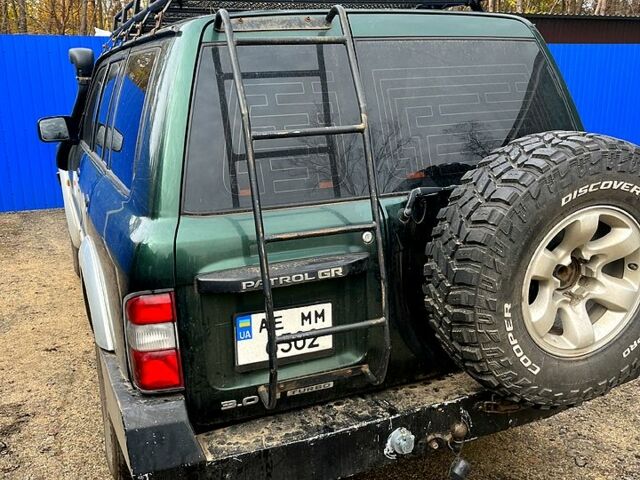 Зелений Ніссан Патрол, об'ємом двигуна 3 л та пробігом 275 тис. км за 11000 $, фото 1 на Automoto.ua