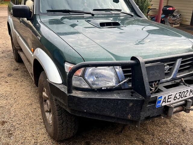 Зелений Ніссан Патрол, об'ємом двигуна 3 л та пробігом 275 тис. км за 11000 $, фото 2 на Automoto.ua