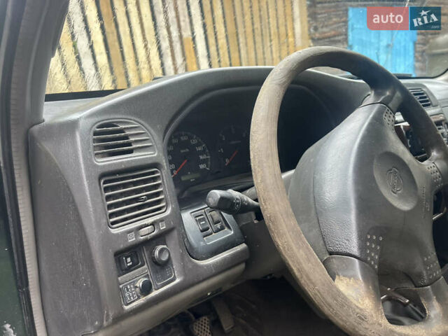 Зеленый Ниссан Патрол, объемом двигателя 2.95 л и пробегом 300 тыс. км за 9800 $, фото 4 на Automoto.ua
