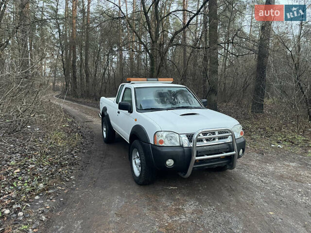 Белый Ниссан Пикап, объемом двигателя 2.5 л и пробегом 190 тыс. км за 6200 $, фото 2 на Automoto.ua