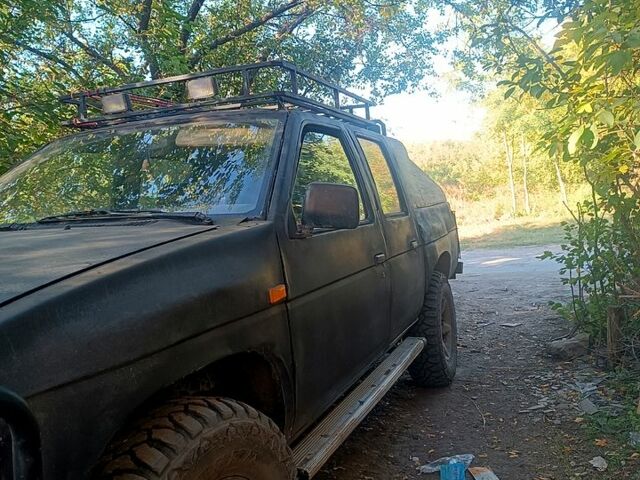 Чорний Ніссан Пікап, об'ємом двигуна 2.5 л та пробігом 0 тис. км за 2500 $, фото 1 на Automoto.ua