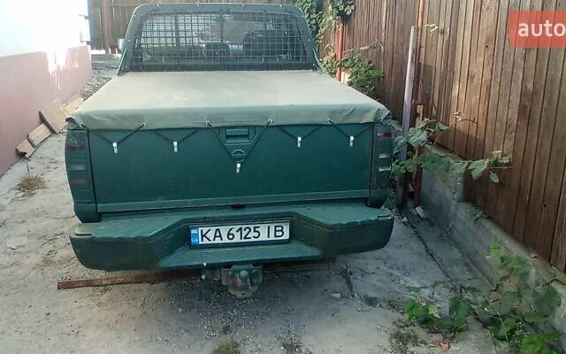 Красный Ниссан Пикап, объемом двигателя 2.5 л и пробегом 286 тыс. км за 5065 $, фото 5 на Automoto.ua