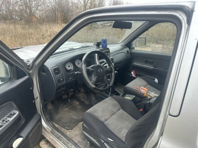 Серый Ниссан Пикап, объемом двигателя 2.5 л и пробегом 339 тыс. км за 5000 $, фото 4 на Automoto.ua