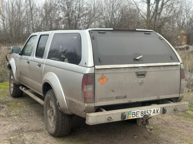 Серый Ниссан Пикап, объемом двигателя 2.5 л и пробегом 339 тыс. км за 5000 $, фото 3 на Automoto.ua