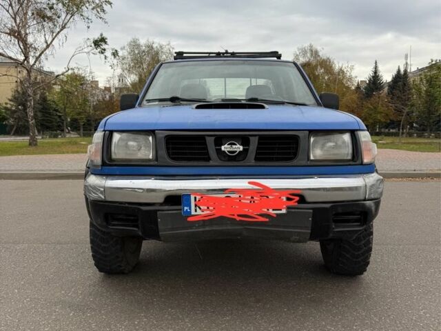 Синій Ніссан Пікап, об'ємом двигуна 2.5 л та пробігом 300 тис. км за 4300 $, фото 3 на Automoto.ua