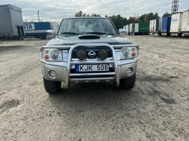 Зелений Ніссан Пікап, об'ємом двигуна 2.5 л та пробігом 300 тис. км за 6426 $, фото 2 на Automoto.ua