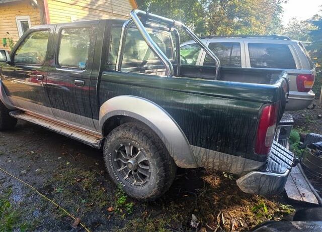 Зелений Ніссан Пікап, об'ємом двигуна 2.5 л та пробігом 300 тис. км за 6426 $, фото 7 на Automoto.ua