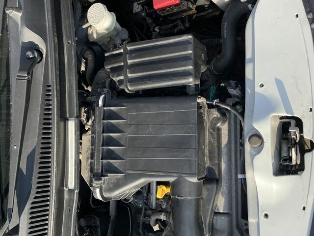 Белый Ниссан Пиксо, объемом двигателя 1 л и пробегом 208 тыс. км за 3500 $, фото 7 на Automoto.ua