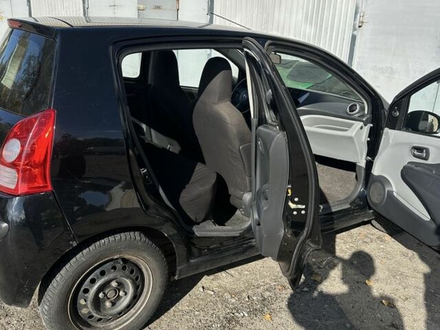 Черный Ниссан Пиксо, объемом двигателя 1 л и пробегом 150 тыс. км за 3300 $, фото 1 на Automoto.ua