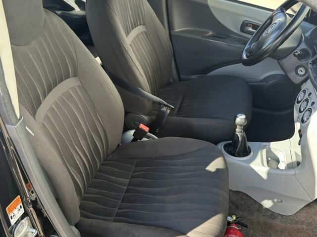 Черный Ниссан Пиксо, объемом двигателя 1 л и пробегом 150 тыс. км за 3300 $, фото 3 на Automoto.ua