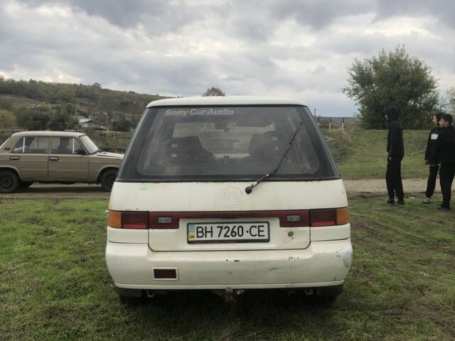 Белый Ниссан Прерия, объемом двигателя 2 л и пробегом 500 тыс. км за 900 $, фото 6 на Automoto.ua