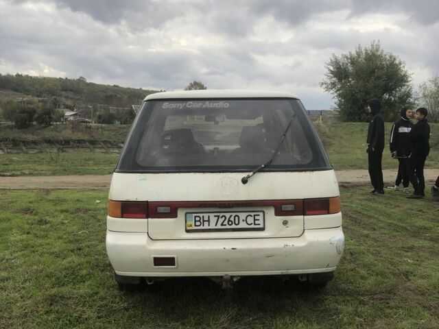 Белый Ниссан Прерия, объемом двигателя 2 л и пробегом 500 тыс. км за 900 $, фото 4 на Automoto.ua