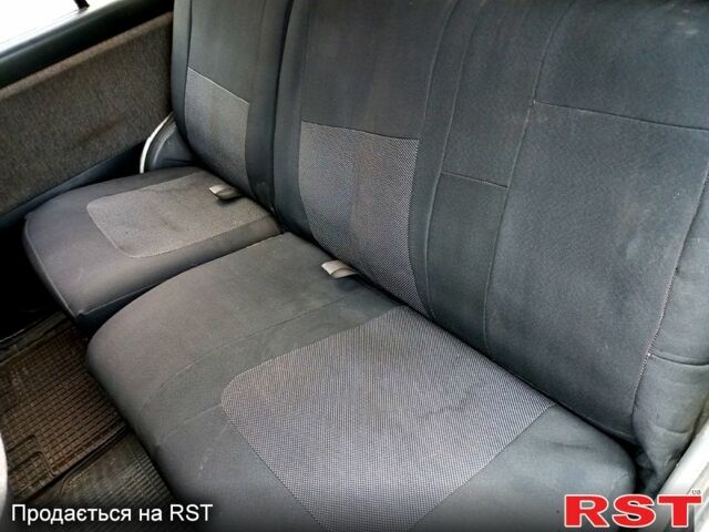 Белый Ниссан Прерия, объемом двигателя 2.4 л и пробегом 300 тыс. км за 1000 $, фото 7 на Automoto.ua