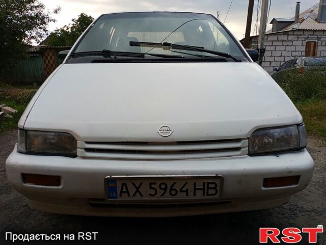 Белый Ниссан Прерия, объемом двигателя 2.4 л и пробегом 300 тыс. км за 1000 $, фото 2 на Automoto.ua