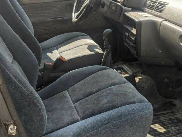 Чорний Ніссан Прерія, об'ємом двигуна 2 л та пробігом 400 тис. км за 750 $, фото 4 на Automoto.ua