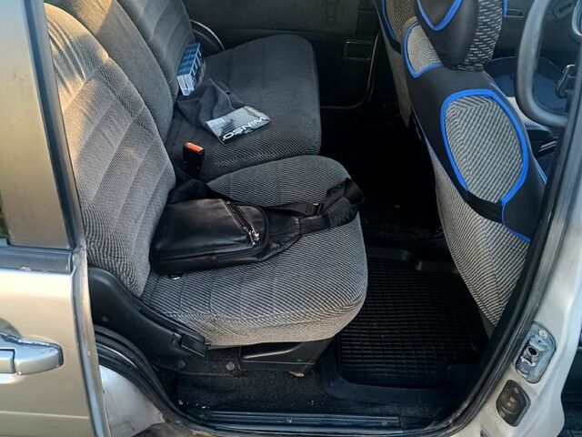 Серый Ниссан Прерия, объемом двигателя 2 л и пробегом 300 тыс. км за 1900 $, фото 3 на Automoto.ua