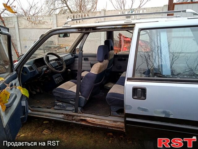 Синій Ніссан Прерія, об'ємом двигуна 2 л та пробігом 100 тис. км за 1100 $, фото 7 на Automoto.ua