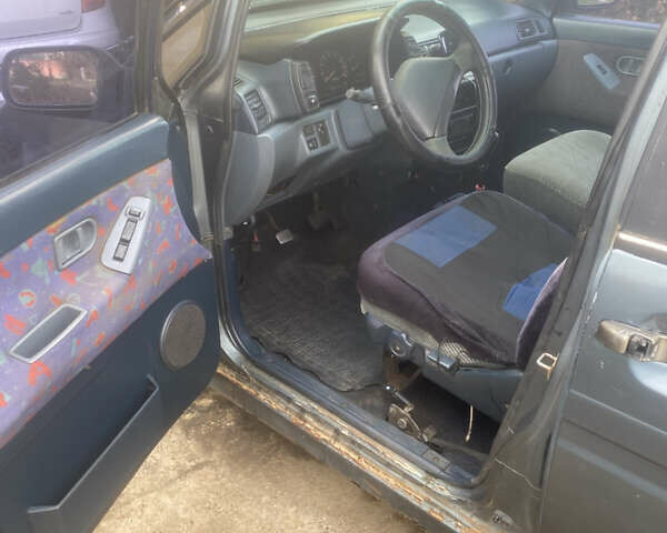 Синій Ніссан Прерія, об'ємом двигуна 2 л та пробігом 300 тис. км за 1300 $, фото 6 на Automoto.ua