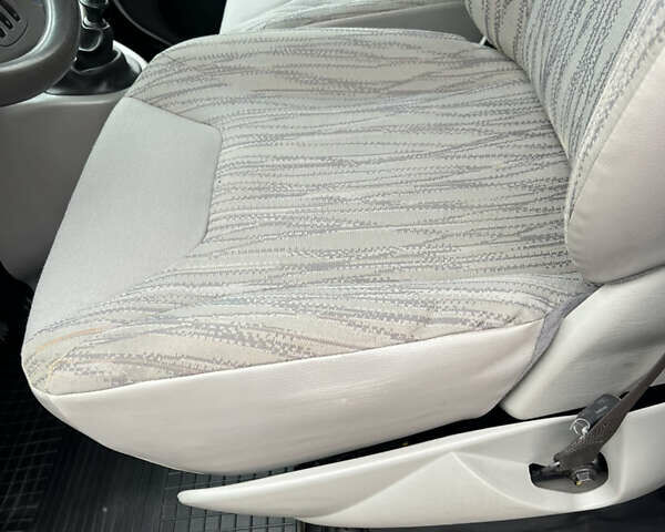 Білий Ніссан Прімастар, об'ємом двигуна 2 л та пробігом 278 тис. км за 9450 $, фото 35 на Automoto.ua