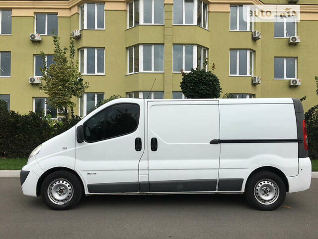 Белый Ниссан Примастар, объемом двигателя 2 л и пробегом 260 тыс. км за 9000 $, фото 1 на Automoto.ua