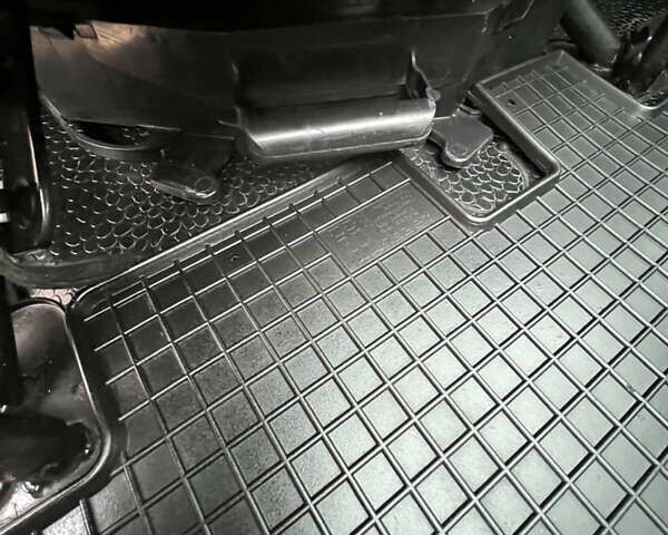 Білий Ніссан Прімастар, об'ємом двигуна 2 л та пробігом 278 тис. км за 9450 $, фото 55 на Automoto.ua