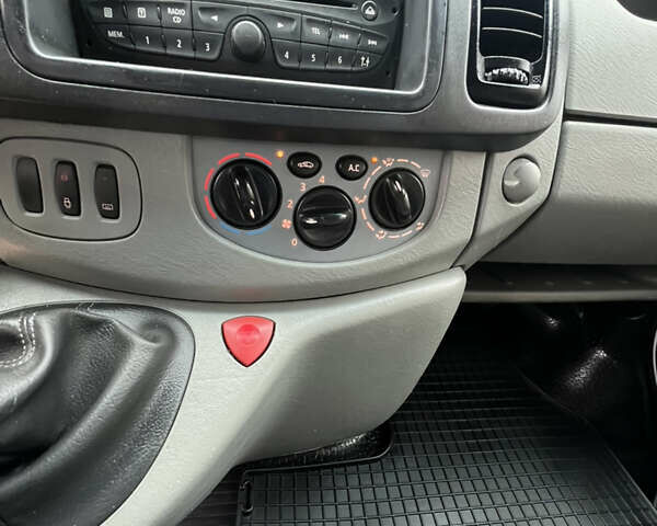 Білий Ніссан Прімастар, об'ємом двигуна 2 л та пробігом 278 тис. км за 9450 $, фото 46 на Automoto.ua