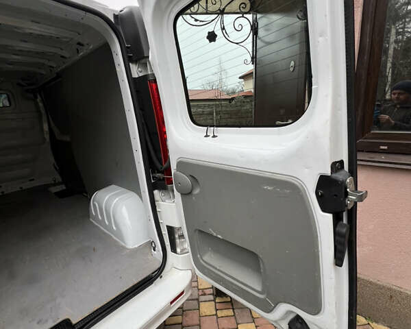 Білий Ніссан Прімастар, об'ємом двигуна 2 л та пробігом 278 тис. км за 9450 $, фото 60 на Automoto.ua