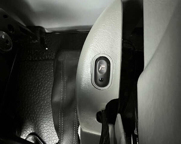 Білий Ніссан Прімастар, об'ємом двигуна 2 л та пробігом 278 тис. км за 9450 $, фото 47 на Automoto.ua