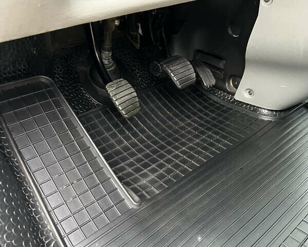 Білий Ніссан Прімастар, об'ємом двигуна 2 л та пробігом 278 тис. км за 9450 $, фото 34 на Automoto.ua