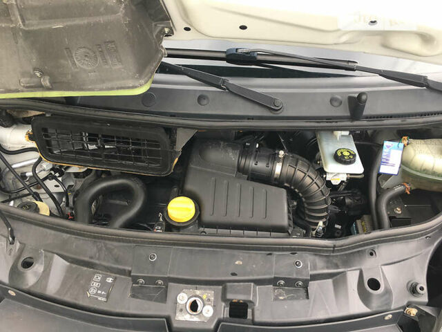 Белый Ниссан Примастар, объемом двигателя 2 л и пробегом 260 тыс. км за 9000 $, фото 13 на Automoto.ua