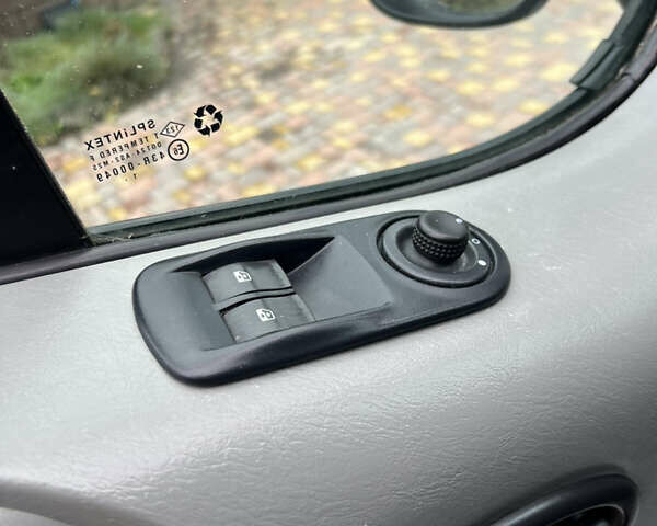 Білий Ніссан Прімастар, об'ємом двигуна 2 л та пробігом 278 тис. км за 9450 $, фото 32 на Automoto.ua