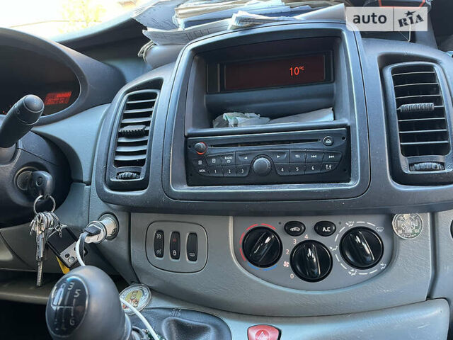 Белый Ниссан Примастар, объемом двигателя 2 л и пробегом 260 тыс. км за 9000 $, фото 3 на Automoto.ua