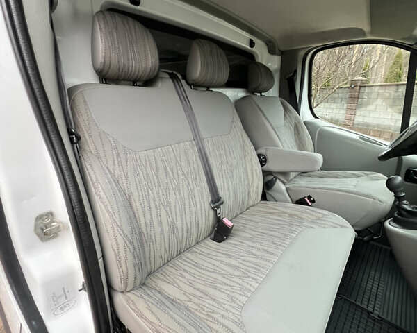 Білий Ніссан Прімастар, об'ємом двигуна 2 л та пробігом 278 тис. км за 9450 $, фото 50 на Automoto.ua