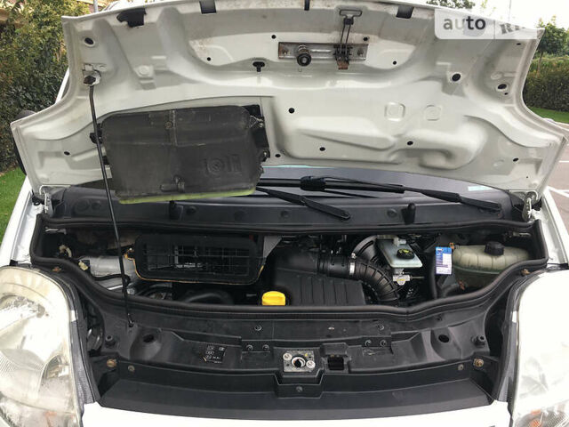 Белый Ниссан Примастар, объемом двигателя 2 л и пробегом 260 тыс. км за 9000 $, фото 10 на Automoto.ua