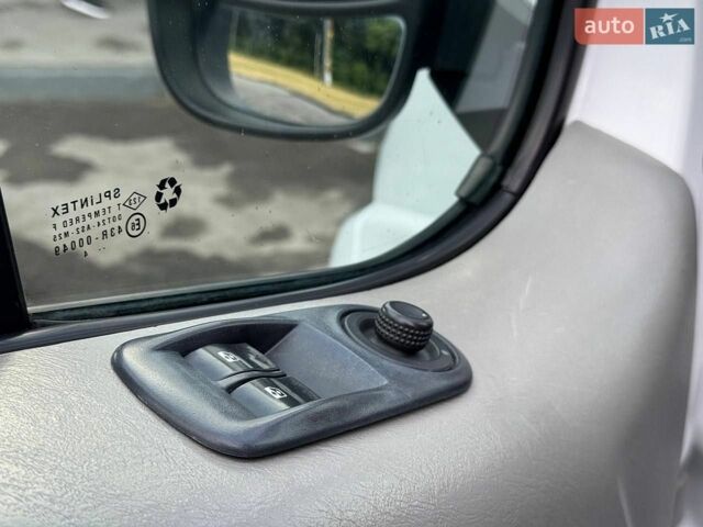 Білий Ніссан Прімастар, об'ємом двигуна 2 л та пробігом 263 тис. км за 12300 $, фото 21 на Automoto.ua