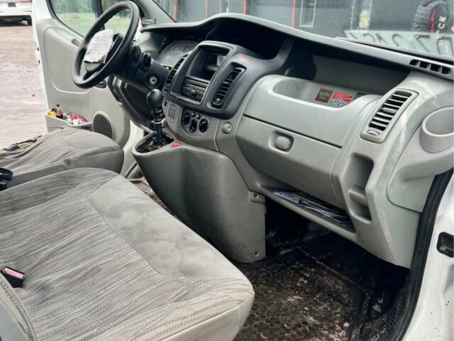 Білий Ніссан Прімастар, об'ємом двигуна 2 л та пробігом 500 тис. км за 3500 $, фото 3 на Automoto.ua