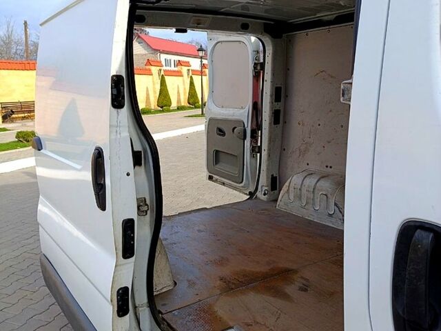 Белый Ниссан Примастар, объемом двигателя 2 л и пробегом 313 тыс. км за 9000 $, фото 5 на Automoto.ua