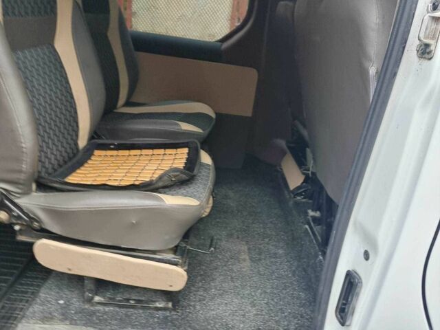 Белый Ниссан Примастар, объемом двигателя 1.9 л и пробегом 292 тыс. км за 6500 $, фото 18 на Automoto.ua